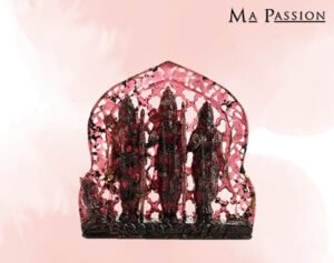 Read more about the article Myriad Shades of Nature Preserved by Master Indian Gemstone Carvers